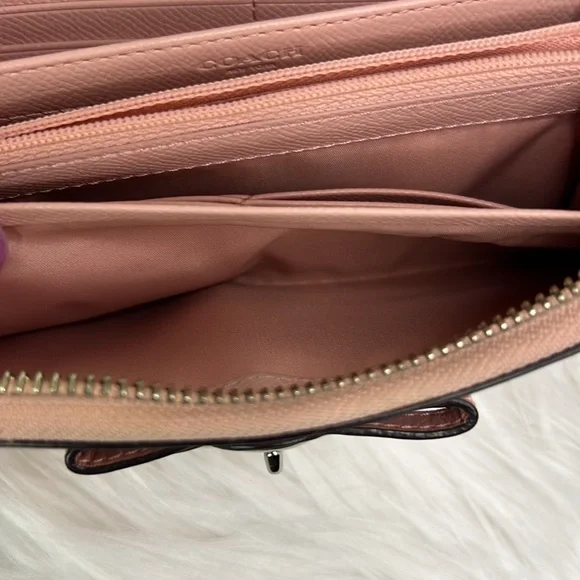 GUC- Coach patent leather longWallet - Picture 5 of 11